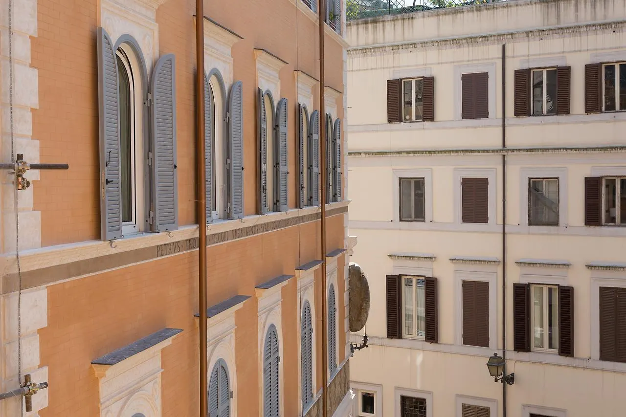 6 Bedroom Apartment Baullari Rome