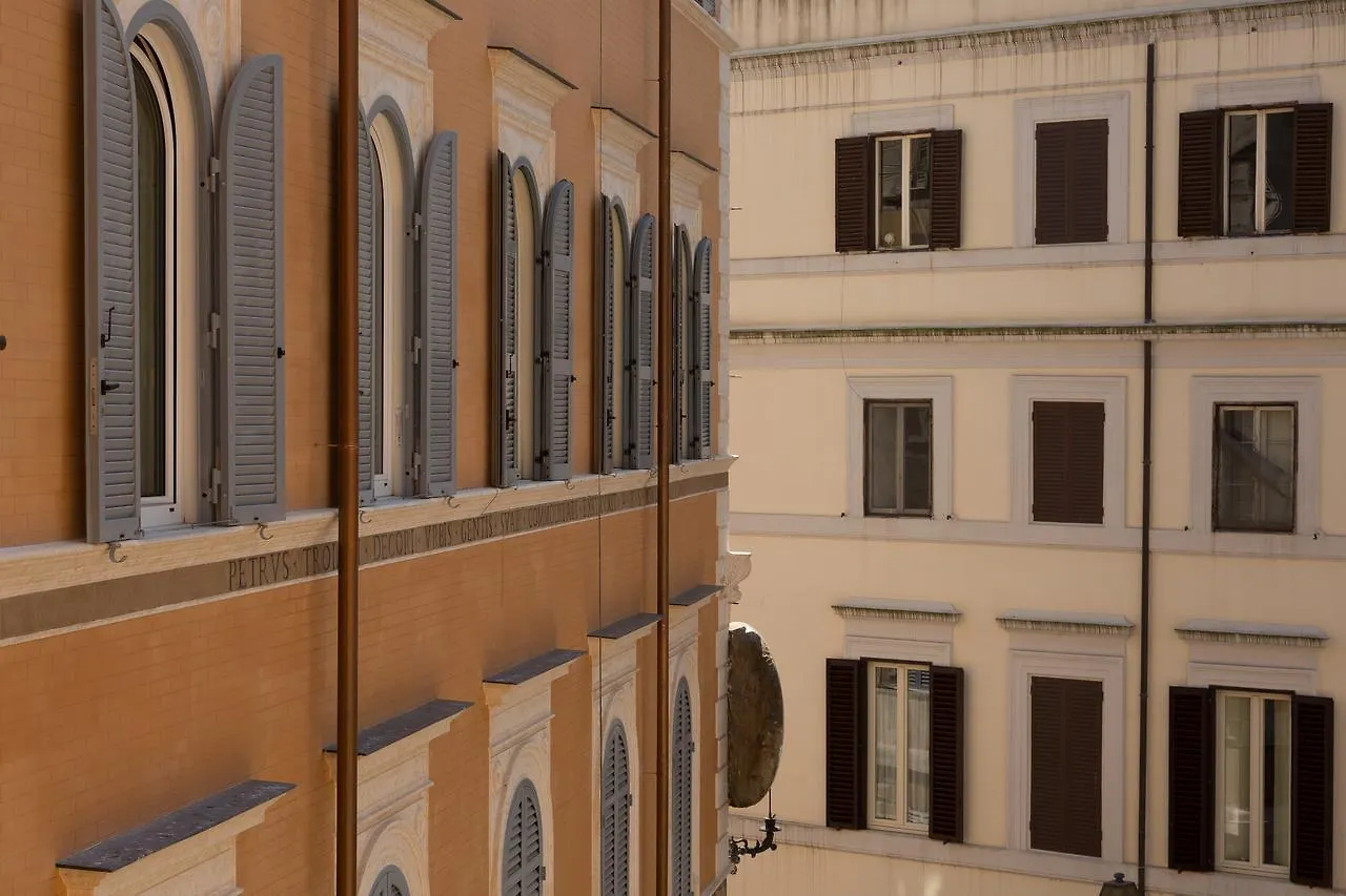 6 Bedroom Apartment Baullari Rome Italy